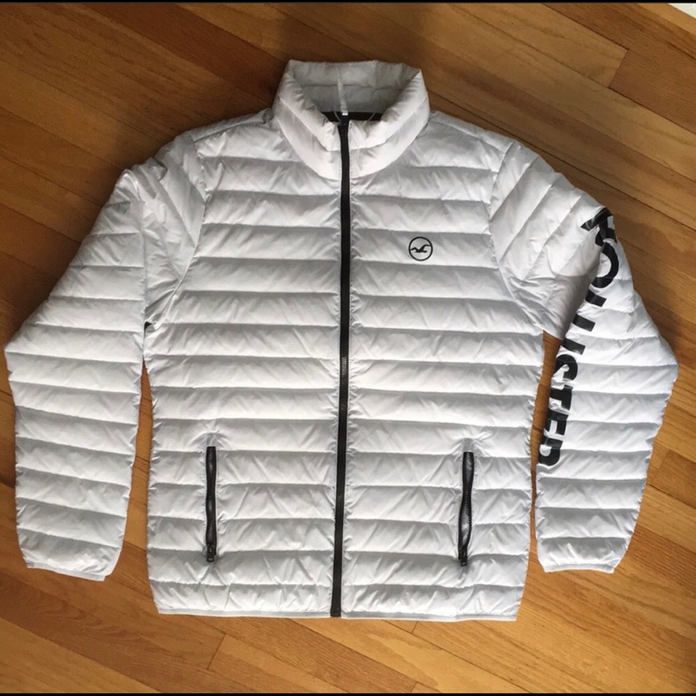 ISO....Hollister  puffer jacket